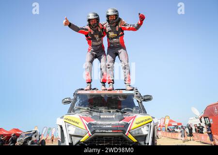 405 VAYSSADE Florent (fra), REY Nicolas (fra), Sebastien Loeb Racing - Bardahl Team, Polaris RZR Pro R, FIA SSV, linea di arrivo ritratto, arrivee, durante la 12° tappa della Dakar 2024 il 19 gennaio 2024 intorno a Yanbu, Arabia Saudita Foto Stock