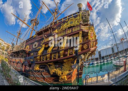 GENOVA, ITALIA - 20 MARZO 2021: Galeone Neptun a Porto antico, replica di un galeone spagnolo del XVII secolo costruito nel 1985 per il fil di Roman Polanski Foto Stock