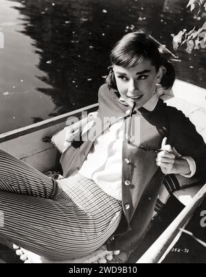 Audrey Hepburn in "Love in the Afternoon" (Allied Artists, 1957) foto pubblicitaria Foto Stock