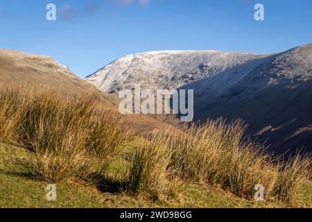 Vista di Fairfield da Helm Crag, Lake District, Cumbria, Inghilterra, Regno Unito, GB, Europa. Foto Stock