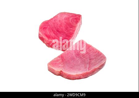 Due bistecche di tonno crudo isolate su sfondo bianco, vista dall'alto Foto Stock
