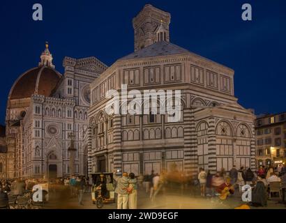 Cattedrale di Santa Maria dei Fiori e Battistero di San Giovanni a Firenze (Firenze). Italia Foto Stock