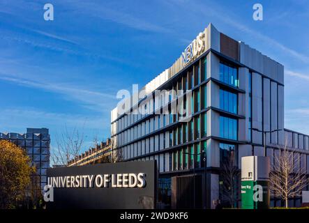 Il Nexus Building nel campus dell'Università di Leeds West Yorkshire Inghilterra Regno Unito progettato da Associated Architects e completato nel 2018. Foto Stock