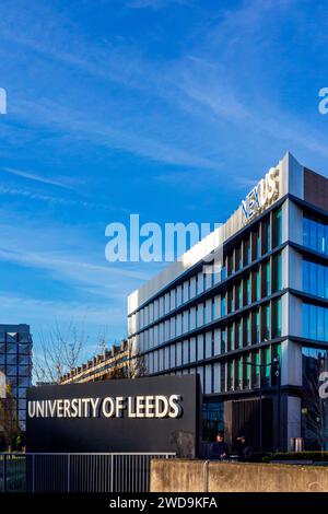 Il Nexus Building nel campus dell'Università di Leeds West Yorkshire Inghilterra Regno Unito progettato da Associated Architects e completato nel 2018. Foto Stock