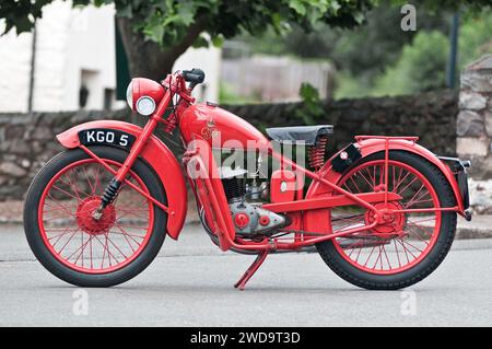 1952 BSA Bantam GPO classica motocicletta britannica. Vista lato sinistro. Foto Stock