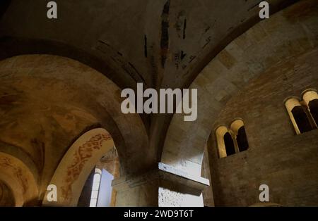 Interni di St Basilica di Giorgio a Praga Foto Stock