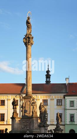 Colonna della Peste a grande piazza (Velke namesti) a Hradec Kralove. Repubblica ceca Foto Stock