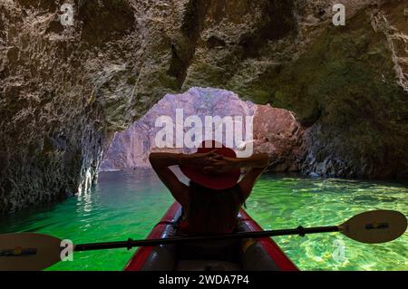 Kayak nella Emerald Cave nel Black Canyon, Arizona Foto Stock