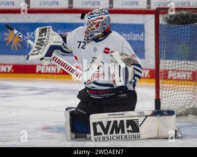 Leon Hungerecker (Nuernberg Ice Tigers, n. 72) Hat den Schuss abgewehrt. Duesseldorfer EG vs. Nuernberg Ice Tigers, Eishockey, Penny DEL, 39. Spieltag, Saison 2023/2024, 19.01.2024 foto: Eibner-Pressefoto/Thomas Haesler Foto Stock