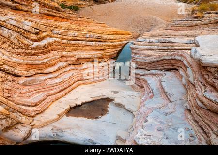 Fotografia di Ernst Tinaja ed è una geologia molto bella. Big Bend National Park, Texas, Stati Uniti. Foto Stock