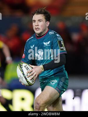 Ioan Lloyd degli Scarlets durante la partita della EPCR Challenge Cup al Parc y Scarlets di Llanelli. Data immagine: Venerdì 19 gennaio 2024. Foto Stock