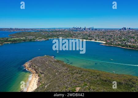 Splendida vista aerea ad alto angolo di Balmoral Beach e Edwards Beach nel sobborgo di Mosman, Sydney, nuovo Galles del Sud, Australia. CBD, North Syd Foto Stock