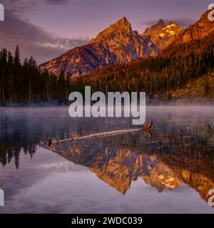 Sunrise, String Lake, Mount Teewinot, le cattedrali, Grand Teton National Park, Wyoming Foto Stock