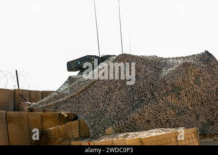 U.S. Army Soldiers from 1st Battalion, 7th Air Defense Artillery Regiment, 108th Air Defense Artillery Brigade, operano un Avenger AN/TWQ-1 in una posizione non rivelata nell'area operativa CENTCOM, 25 dicembre 2023. L'Avenger Air Defense System offre la protezione delle unità di terra da missili da crociera, aerei a bassa quota, elicotteri e sistemi aerei senza equipaggio nell'AOR CENTCOM in mezzo a una maggiore posizione di protezione della forza. (Foto dell'esercito degli Stati Uniti del sergente Christopher Neu) Foto Stock