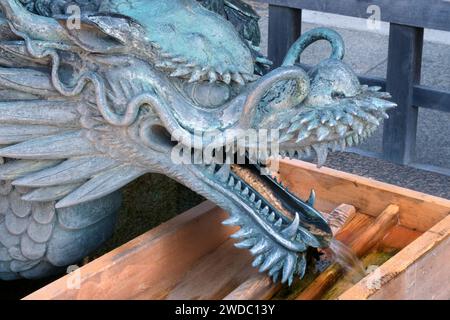 La fontana del drago all'ingresso del tempio Kiyomizu-dera a Kyoto, Giappone. Foto Stock