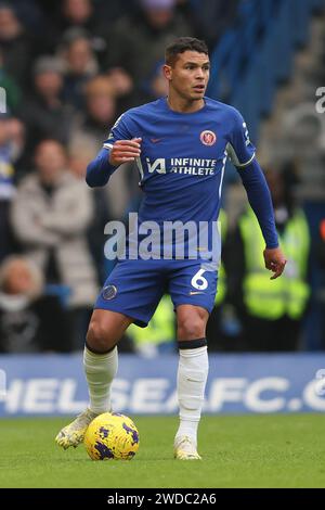 Londra, Regno Unito. 19 gennaio 2024. Thiago Silva del Chelsea in azione durante la partita di Premier League tra Chelsea e Fulham allo Stamford Bridge, Londra, il 13 gennaio 2024. Foto di Ken Sparks. Solo per uso editoriale, licenza necessaria per uso commerciale. Nessun utilizzo in scommesse, giochi o pubblicazioni di un singolo club/campionato/giocatore. Credito: UK Sports Pics Ltd/Alamy Live News Foto Stock