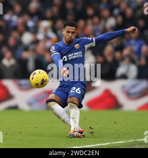 Londra, Regno Unito. 14 gennaio 2024. Levi Colwill del Chelsea in azione durante la partita di Premier League tra Chelsea e Fulham allo Stamford Bridge, Londra, il 13 gennaio 2024. Foto di Ken Sparks. Solo per uso editoriale, licenza necessaria per uso commerciale. Nessun utilizzo in scommesse, giochi o pubblicazioni di un singolo club/campionato/giocatore. Credito: UK Sports Pics Ltd/Alamy Live News Foto Stock