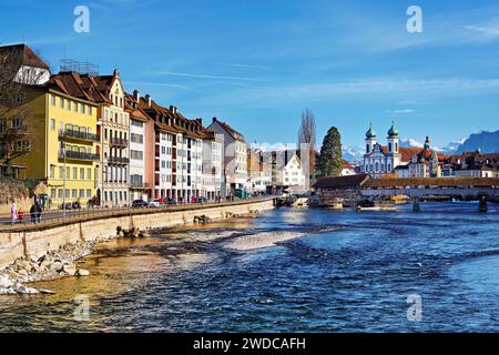 Ponte Spreuer e chiesa gesuita sulla Reuss, Lucerna, Canton di Lucerna, Svizzera Foto Stock