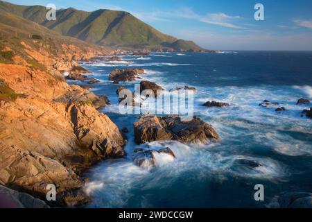 Costa rocciosa, Garrapata State Park, Big Sur Coast Highway Scenic Byway, California Foto Stock