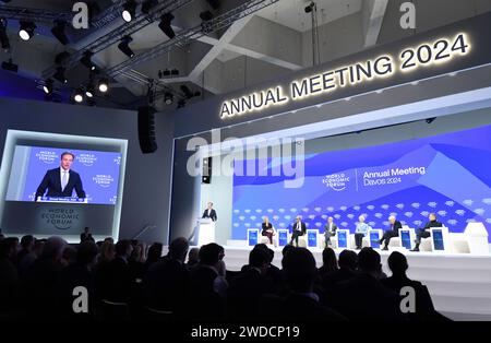 Davos, Svizzera. 19 gennaio 2024. Il presidente del WEF Borge Brende esprime osservazioni conclusive durante la riunione annuale del World Economic Forum (WEF) 2024 a Davos, in Svizzera, 19 gennaio 2024. Il WEF ha concluso qui il suo incontro annuale del 2024, venerdì, chiedendo di ricostruire la fiducia di fronte all’incertezza globale. Crediti: Lian Yi/Xinhua/Alamy Live News Foto Stock