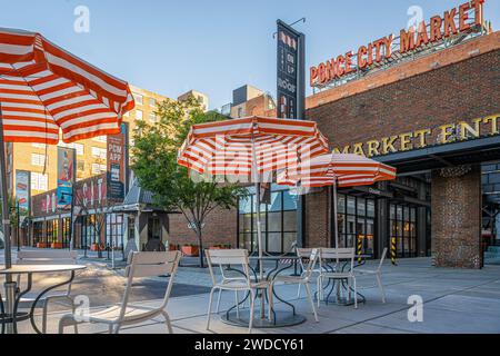 Il Ponce City Market ad Atlanta, Georgia, è un popolare complesso di edifici ad uso misto che presenta ristoranti, negozi al dettaglio, spazi per uffici e appartamenti di lusso. (USA) Foto Stock