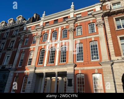 Londra, Regno Unito. 11 gennaio 2024. 43 King Street a Covent Garden. Un "Grand Hotel" è stato aperto a Londra 250 anni fa. L'edificio in King Street a Covent Garden e' considerato il primo hotel di lusso sotto questo nome. (Al dpa: 'Viaggiare per piacere: Il primo grande hotel aperto 250 anni fa') credito: Julia Kilian/dpa/Alamy Live News Foto Stock