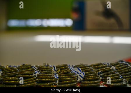 Immagine isolata ravvicinata ad alta risoluzione di molte medaglie pronte per essere assegnate in un evento sportivo - Israele Foto Stock