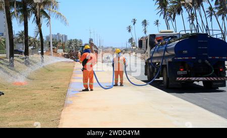 Lavori di restauro sul lungomare di Salvador Salvador, bahia, brasile - 20 novembre 2024: Lavoratori che lavorano sulla costa atlantica della città di Salvador. SALVADOR BAHIA BRASILE Copyright: XJoaxSouzax 201123JOA4310190 Foto Stock