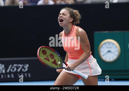 Melbourne, Australia. 20 gennaio 2024. Jasmine Paolini (ITA) festeggia al termine del terzo round il match singolo contro Anna Blinkova Credit: Independent Photo Agency/Alamy Live News Foto Stock