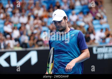 Melbourne, Victoria, Australia. 20 gennaio 2024. Miomir Kecmanovic (SRB) in azione durante il loro terzo round match singolo contro Tommy Paul (USA) il giorno sette dell'Australian Open 2024 al Melbourne Park il 20 gennaio 2024 a Melbourne, in Australia. (Immagine di credito: © Ciro De Luca/ZUMA Press Wire) SOLO USO EDITORIALE! Non per USO commerciale! Foto Stock