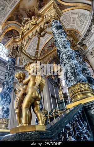 La cupola della tomba di Napoleone all'interno di Invalides, Parigi, Francia Foto Stock