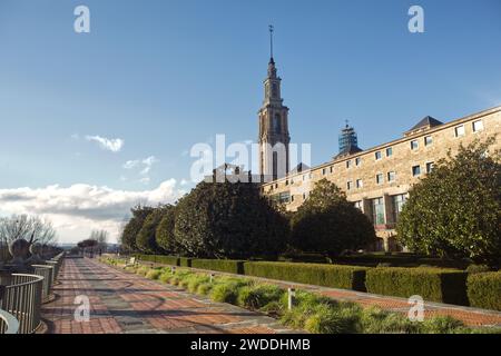 Gijón, Principato delle Asturie, Spagna. Laboral University of Gijón, Laboral City of Culture, costruzione tra il 1948 e il 1957. Autore Luis moya Foto Stock