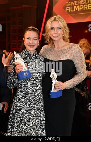 Hannah Herzsprung und Veronica Ferres / Verleihung des Bayerischen Filmpreis / Party / Preisträger / Prinzregenten Theater / München / 19. Januar 2024 *** Hannah Herzsprung e Veronica Ferres presentazione del Bavarian Film Award Party Award Vincitore Prinzregenten Theater Monaco 19 gennaio 2024 Foto Stock