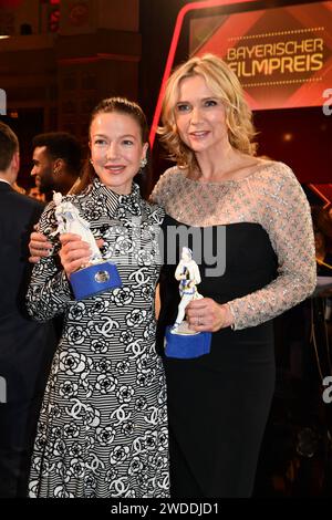 Hannah Herzsprung und Veronica Ferres / Verleihung des Bayerischen Filmpreis / Party / Preisträger / Prinzregenten Theater / München / 19. Januar 2024 *** Hannah Herzsprung e Veronica Ferres presentazione del Bavarian Film Award Party Award Vincitore Prinzregenten Theater Monaco 19 gennaio 2024 Foto Stock