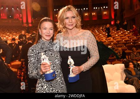 Hannah Herzsprung und Veronica Ferres / Verleihung des Bayerischen Filmpreis / Party / Preisträger / Prinzregenten Theater / München / 19. Januar 2024 *** Hannah Herzsprung e Veronica Ferres presentazione del Bavarian Film Award Party Award Vincitore Prinzregenten Theater Monaco 19 gennaio 2024 Foto Stock