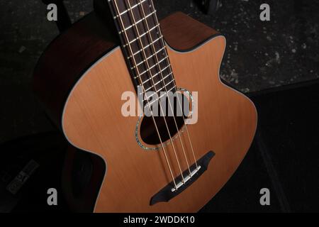 Chitarra acustica basso Foto Stock