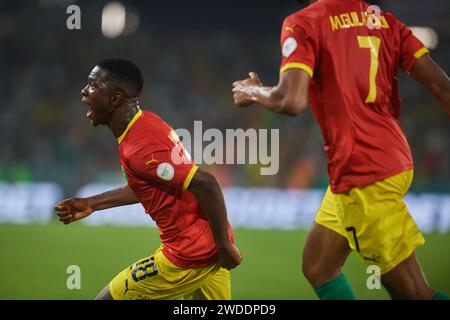 Punti salienti della partita tra Guinea e Gambia alla Coppa d'Africa 2023, Aguibou Camara della Guinea celebra il suo gol Foto Stock