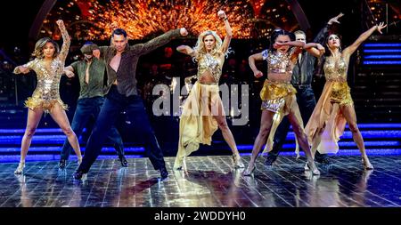 Robbie Kmetoni, Jake Leigh, Nadiya Bychkova, Nikita Kuzmin, Jowita Przystal, Vito Coppola, Carlos GU, Neil Jones, Kai Widdrington, Katya Jones e Nancy Xu che si esibiscono al lancio del Strictly come Dancing the Live Tour all'Utilita Arena di Birmingham Foto Stock