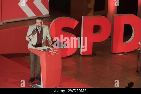 Frankenberg, Germania. 20 gennaio 2024. Martin Dulig (SPD), ministro dell'economia della Sassonia, parla delle prossime elezioni statali. I delegati votano sulla lista statale alla conferenza elettorale statale. Credito: Sebastian Willnow/dpa/Alamy Live News Foto Stock
