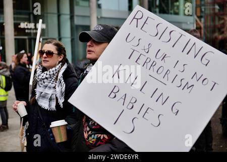 Londra/Regno Unito 20 GENNAIO 2024. I manifestanti pro Palestina hanno tenuto una manifestazione fuori dagli uffici dei sistemi BAe chiedendo di cessare il commercio con Israele.Aubrey Fagon / Alamy Live News Foto Stock