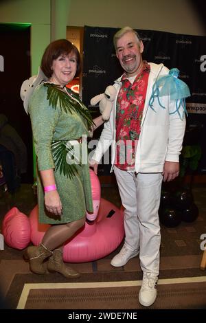 Iris Erika Abel mit Ehemann Uwe Abel Ankunft zum Public Viewing zum TV-Start von - ich bin ein Star C Holt mich hier raus im Hotel Pullmann Schweizer Hof a Berlino, AM 19.01.2024 Julian Stoeckel, Public Viewing IBES Start *** Iris Erika Abel con il marito Uwe Abel che arriva alla visione pubblica per la partenza televisiva di ich bin ein Star C Holt mich hier raus presso l'hotel Pullmann Schweizer Hof di Berlino, il 19 01 2024 Julian Stoeckel, l'IBES pubblica avvia Photopress Mueller Foto Stock