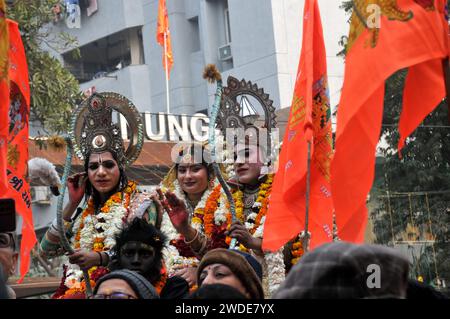 Delhi Est, Delhi, India. 20 gennaio 2024. Dio RAM, Sita mata e Lakshman in Processione, devoti di Dio RAM in processione colorata sul, devoti di Lord RAM, quando il tempio di recente costruzione RAM Janmasatahali sarà riaperto dopo la nuova costruzione. devoti nella processione della felicità in i P EXTN, Delhi Est il sabato, (immagine di credito: © Ravi Batra/ZUMA Press Wire) SOLO USO EDITORIALE! Non per USO commerciale! Foto Stock