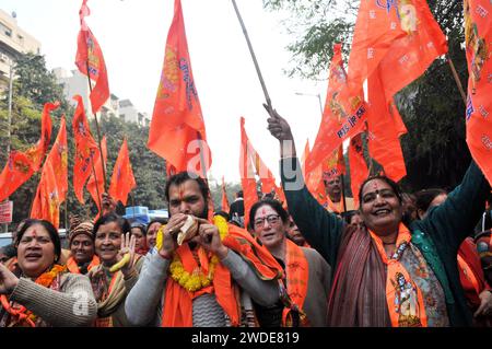 Delhi Est, Delhi, India. 20 gennaio 2024. Devoti nella processione God RAM per la celebrazione della riapertura del Tempio, devoti di Dio RAM in processione colorata sul, devoti di Lord RAM, quando il tempio di recente costruzione RAM Janmasatahali sarà riaperto dopo la nuova costruzione. RAM Birth Place ricostruito Tempio riaperto lunedì per i devoti ad Ayodhya in Uttar Pradesh, devoti in processione della felicità a i P EXTN, Delhi Est sabato, (Credit Image: © Ravi Batra/ZUMA Press Wire) SOLO USO EDITORIALE! Non per USO commerciale! Foto Stock