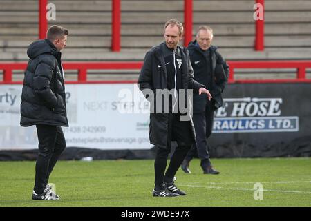 Stevenage, Regno Unito. 20 gennaio 2024. L'arbitro Sam Purkiss ispeziona il campo davanti al match di Sky Bet League 1 Stevenage vs Barnsley al Lamex Stadium, Stevenage, Regno Unito, 20 gennaio 2024 (foto di Gareth Evans/News Images) a Stevenage, Regno Unito il 1/20/2024. (Foto di Gareth Evans/News Images/Sipa USA) credito: SIPA USA/Alamy Live News Foto Stock