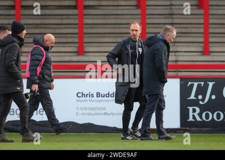 Stevenage, Regno Unito. 20 gennaio 2024. L'arbitro Sam Purkiss ispeziona il campo davanti al match di Sky Bet League 1 Stevenage vs Barnsley al Lamex Stadium, Stevenage, Regno Unito, 20 gennaio 2024 (foto di Gareth Evans/News Images) a Stevenage, Regno Unito il 1/20/2024. (Foto di Gareth Evans/News Images/Sipa USA) credito: SIPA USA/Alamy Live News Foto Stock