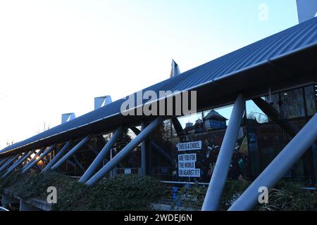 WWF UK Living Planet Centre, sede centrale e centro visitatori, Woking, Surrey, progettato da Hopkins Architects completato nel 2013 Foto Stock