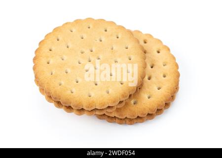 Due biscotti rotondi isolati su sfondo bianco. Foto Stock