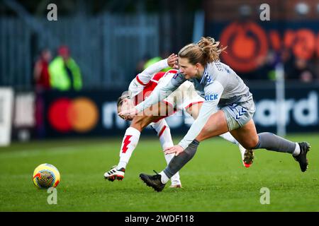 Londra, Regno Unito. 20 gennaio 2024. Caitlin Foord (19 Arsenal) ed Elise Stenevik (27 Everton) in azione durante la partita Barclays fa Womens Super League tra Arsenal e Everton al Manganta Pay UK Stadium Meadow Park di Londra, Inghilterra. (Liam Asman/SPP) credito: SPP Sport Press Photo. /Alamy Live News Foto Stock