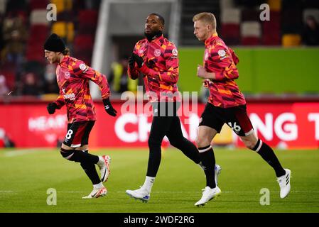 Ivan Toney di Brentford (centro) si riscalda prima della partita di Premier League al Gtech Community Stadium di Londra. Data immagine: Sabato 20 gennaio 2024. Foto Stock