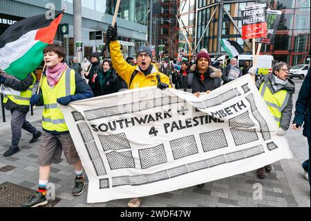 Londra, Regno Unito. 20 gennaio 2024. I manifestanti pro-Palestina si riuniscono fuori dall'ufficio del produttore di armi BAE Systems. Crediti: Andrea Domeniconi/Alamy Live News Foto Stock